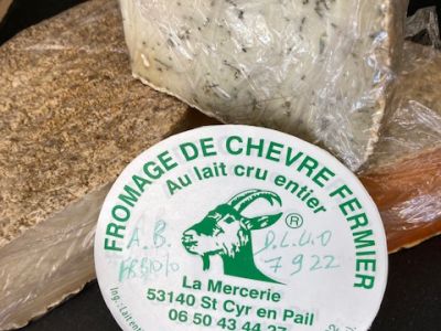 Fromage de Chèvre : Chèvrerie La Mercerie à saint Cyr-en-Pail